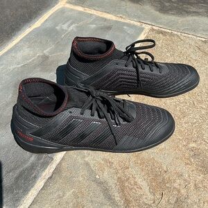 Adidas men’s size 10 indoor soccer cleats